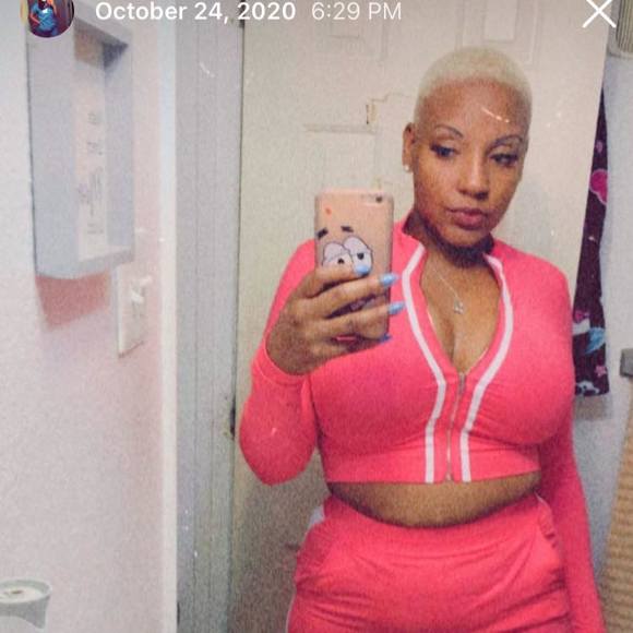 Profile Picture of Stephanie Cuffee (@stephaniecuffee) on Poshmark