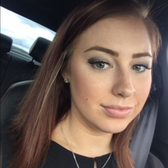 Profile Picture of Jessica Ramsey (@ramsejlyn) on Poshmark