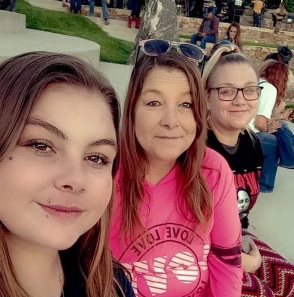 Profile Picture of Tanya Schaffer (@tanya_schaffer) on Poshmark