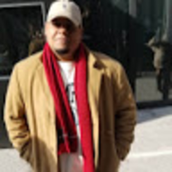 Profile Picture of Alvin Pena (@alvinpena) on Poshmark