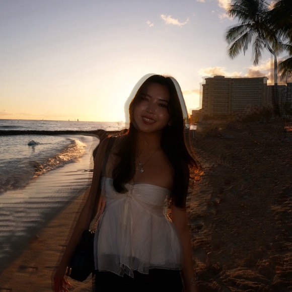 Profile Picture of Lisa Xx (@lxsahso) on Poshmark