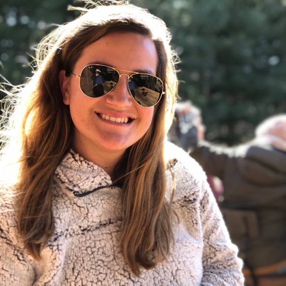 Profile Picture of Sarah Olmstead (@solmstead21) on Poshmark