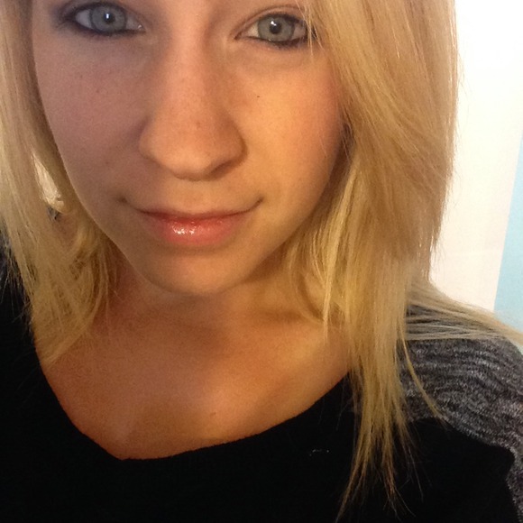 Profile Picture of Jocelin Westgate (@joce_m) on Poshmark