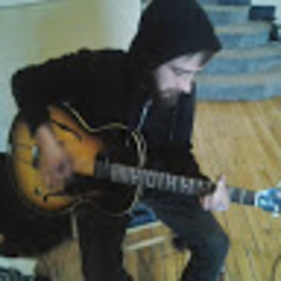 Profile Picture of Eric Epling (@ericepling) on Poshmark