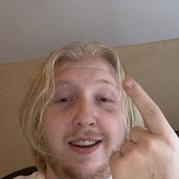 Profile Picture of Nathan Roskey (@nathanroskey) on Poshmark