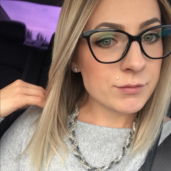 Profile Picture of Kaitlan Banks (@kaitlanbanks) on Poshmark