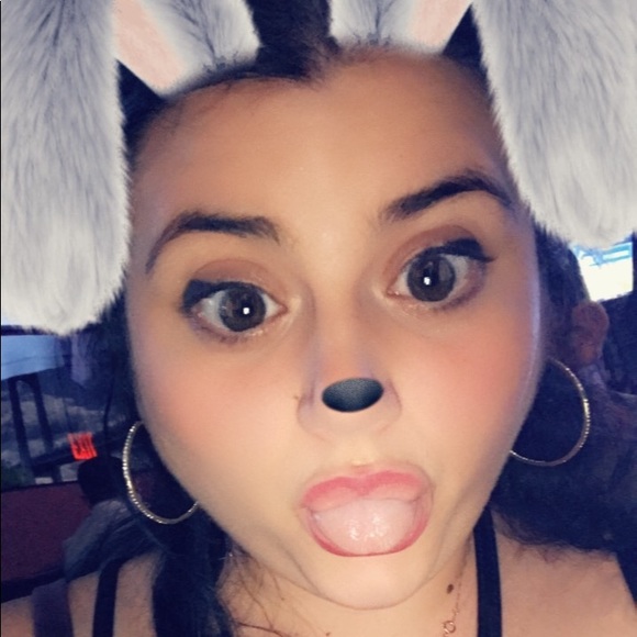 Profile Picture of Catherine Ryan (@catherine_ryan) on Poshmark