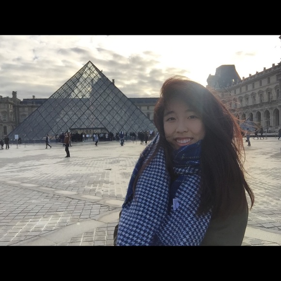 Profile Picture of Julia Li (@quirkydirky) on Poshmark