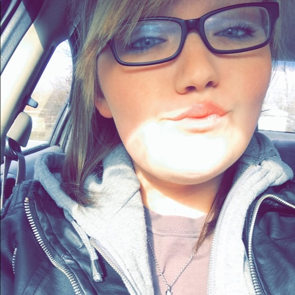 Profile Picture of Haley Rodgers (@haleyrod24) on Poshmark