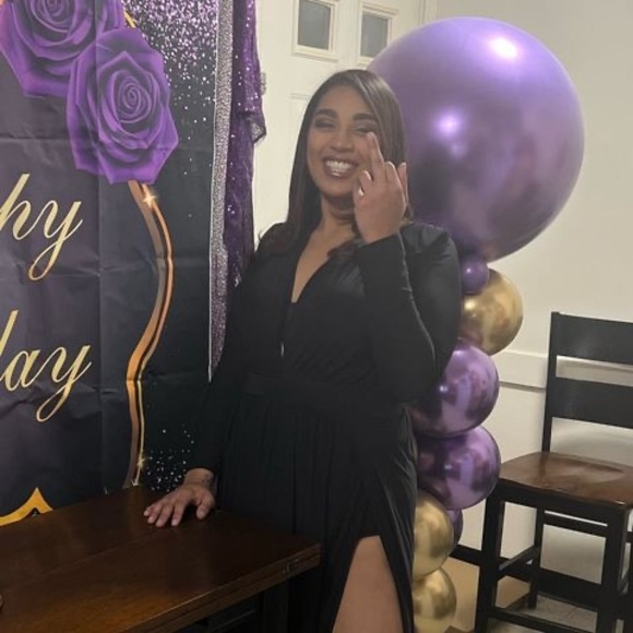 Profile Picture of Minely Santana (@minelysantana33) on Poshmark