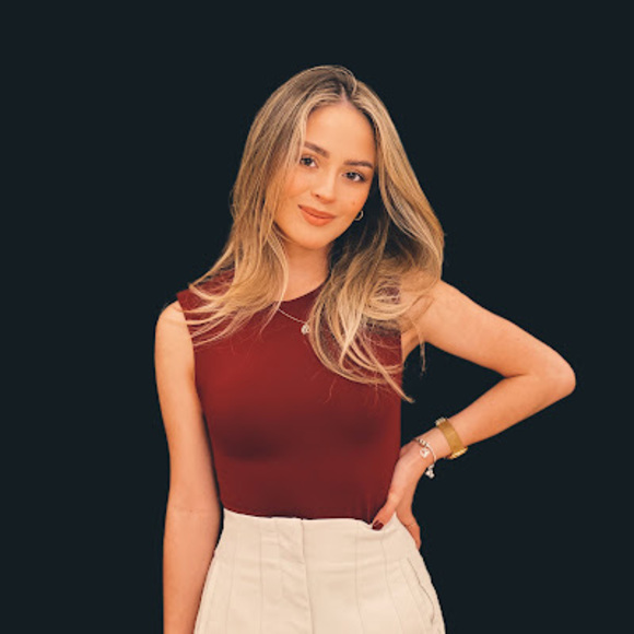 Profile Picture of Camila Navisoy (@camilanavisoy) on Poshmark