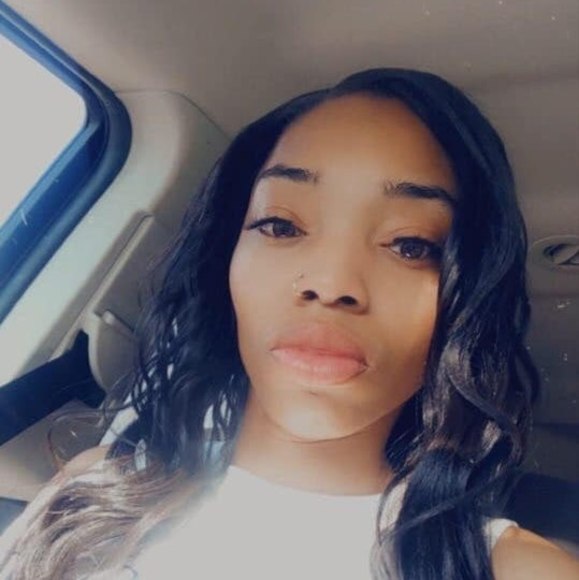 Profile Picture of Kelyna Taylor (@kelynakikee) on Poshmark