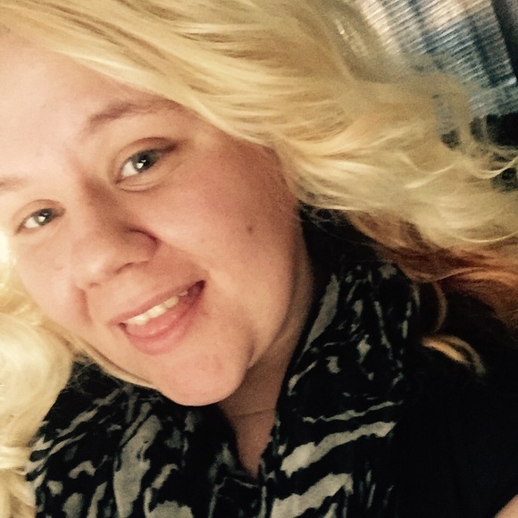 Profile Picture of Courtney Birkemeyer (@courtneyspencer) on Poshmark