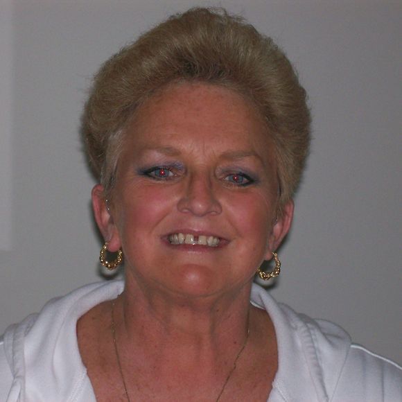 Profile Picture of Karen Airhart (@karenair) on Poshmark