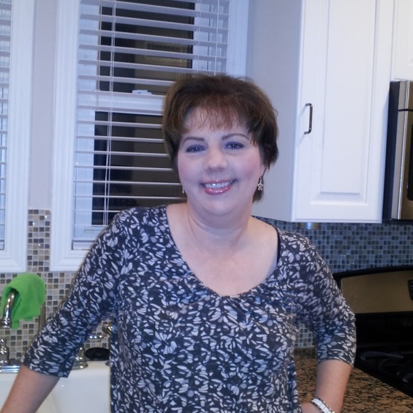 Profile Picture of Barbara Conway (@bconway0125) on Poshmark