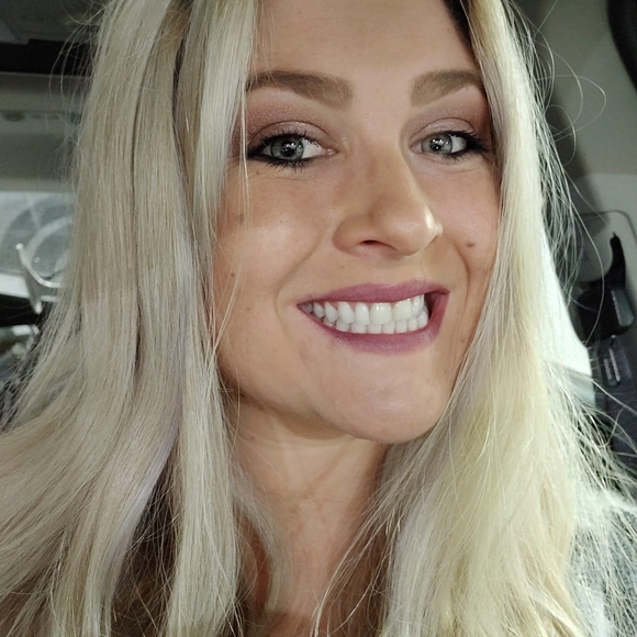 Profile Picture of Allison Prihoda (@allisonboubel) on Poshmark
