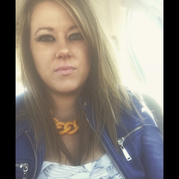 Profile Picture of Claire Jordan (@cclairejordan) on Poshmark