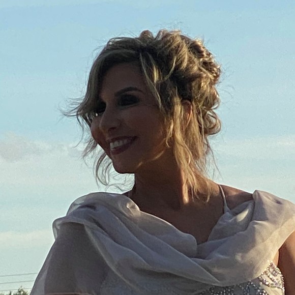 Alina Fallat - Poshmark Profile Picture of Alina Fallat (@alinavinomio) on Poshmark