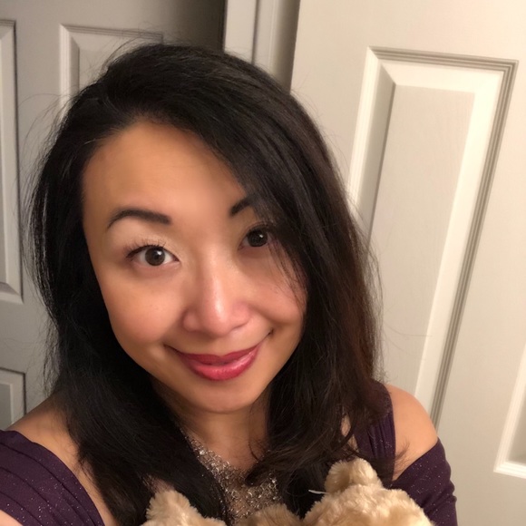 Profile Picture of Christina Fung (@cfung001) on Poshmark