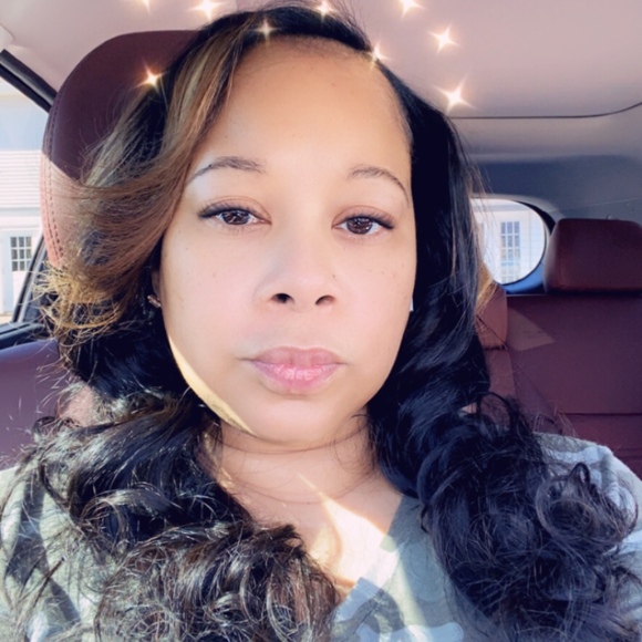 Profile Picture of Shawnda Cates (@shawndarenea) on Poshmark
