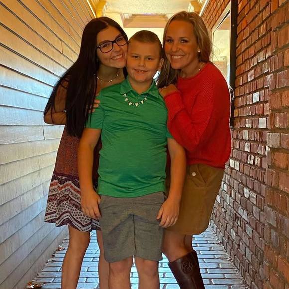 Profile Picture of Joni Rousseau (@jonialeecem) on Poshmark