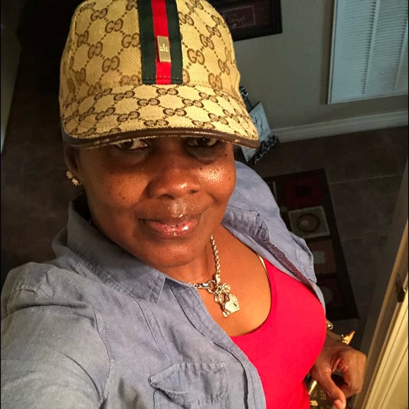 Profile Picture of Alberta Walker (@abbey27726) on Poshmark