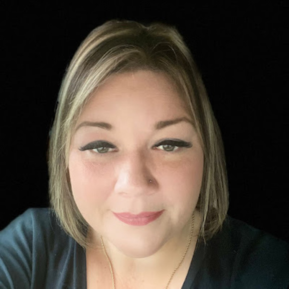 Profile Picture of Ashley Balliew (@balliewashley) on Poshmark