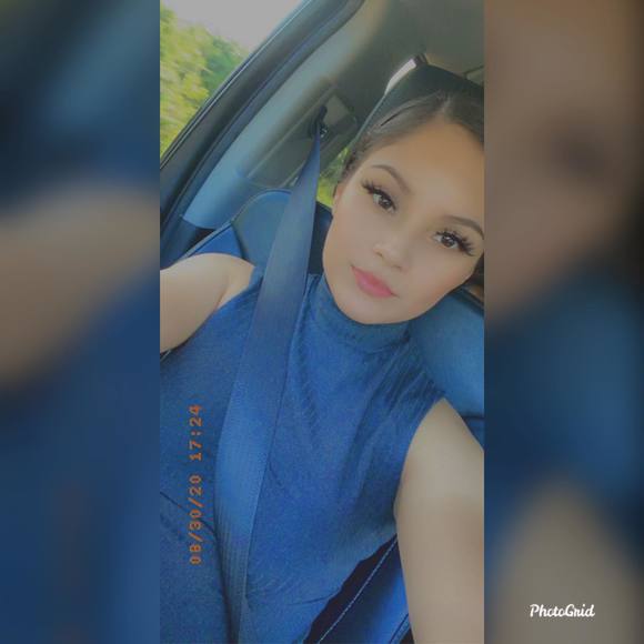 Profile Picture of Mage Hernandez (@magehernandez) on Poshmark