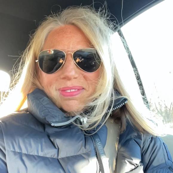 Profile Picture of Charlotte Elliot davidoff (@charlottes3) on Poshmark