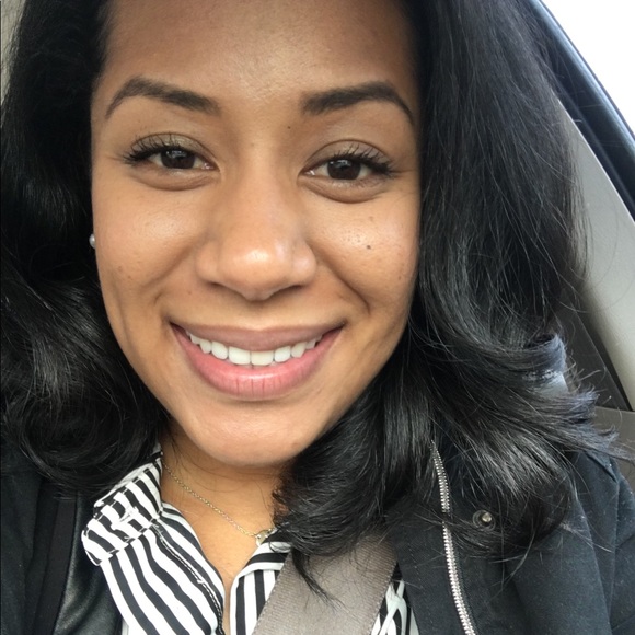 Profile Picture of Jillian Dinius (@jillinius) on Poshmark