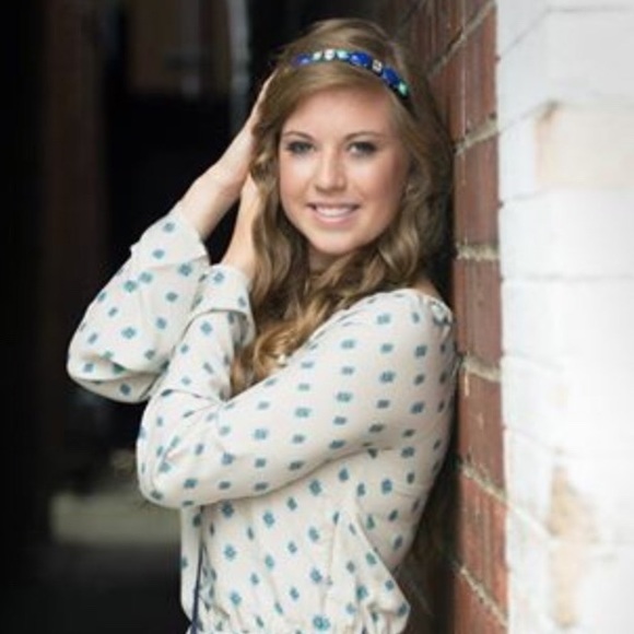 Profile Picture of Sydney Hitpas (@sydneyhitpas) on Poshmark