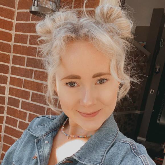 Courtney Oldner - Poshmark Profile Picture of Courtney Oldner (@courtneyoldner) on Poshmark