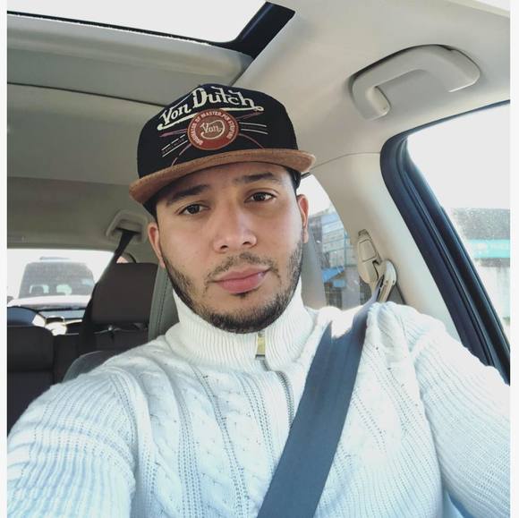 Profile Picture of Ariel Tavárez (@arieltc) on Poshmark