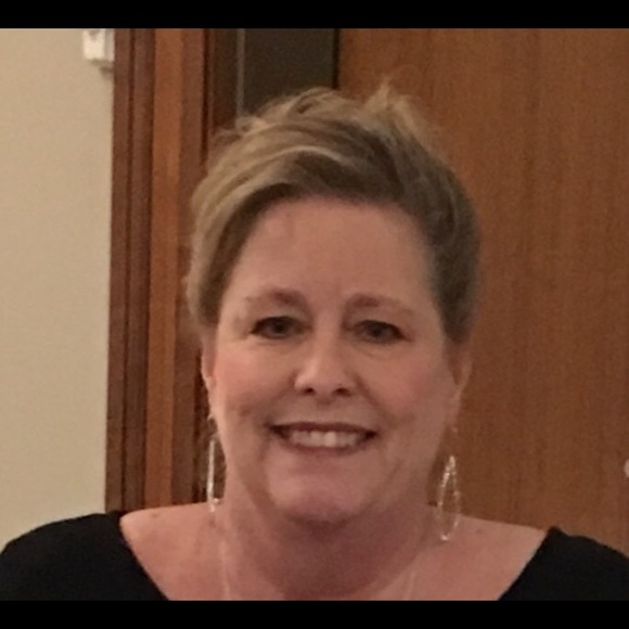 Profile Picture of Danielle Varnedoe (@daniell254) on Poshmark