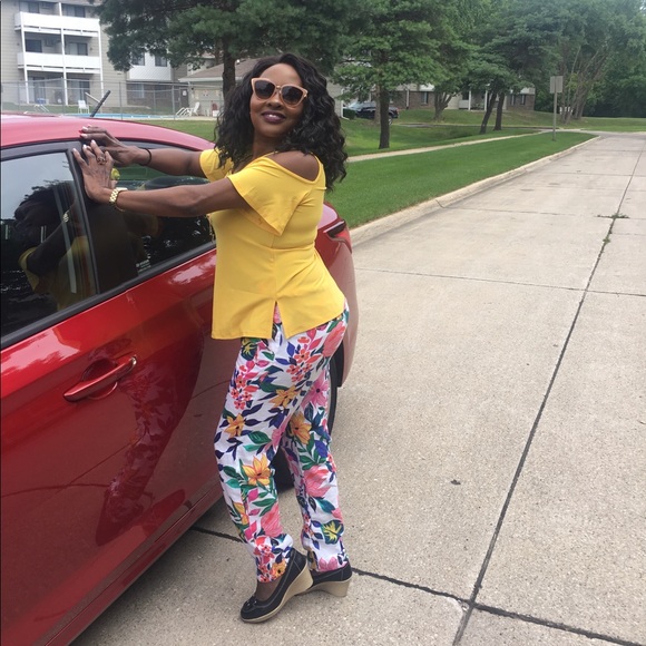 Profile Picture of Zee2jey Zee2jey (@zamala) on Poshmark