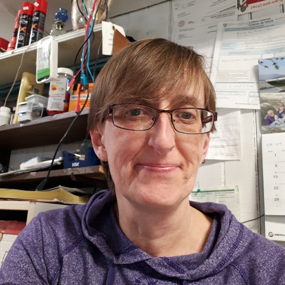 Profile Picture of Lisa Greenham (@greenhamstore) on Poshmark