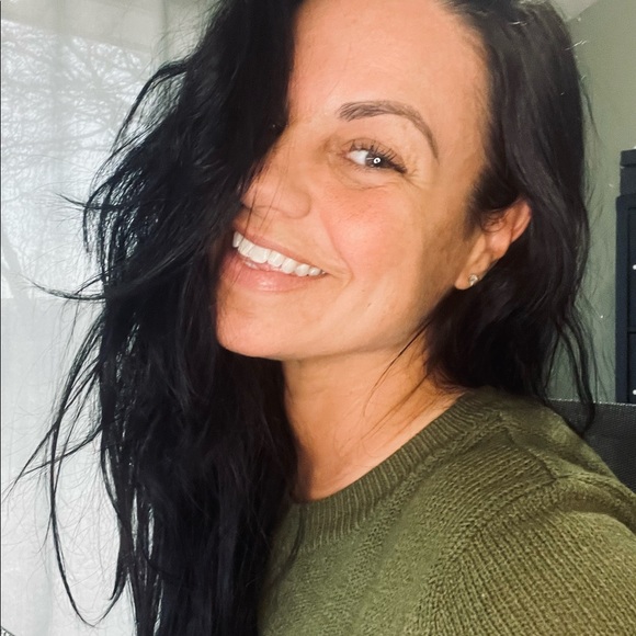 Profile Picture of Lisamarie Stefanutti (@lstefanutti) on Poshmark