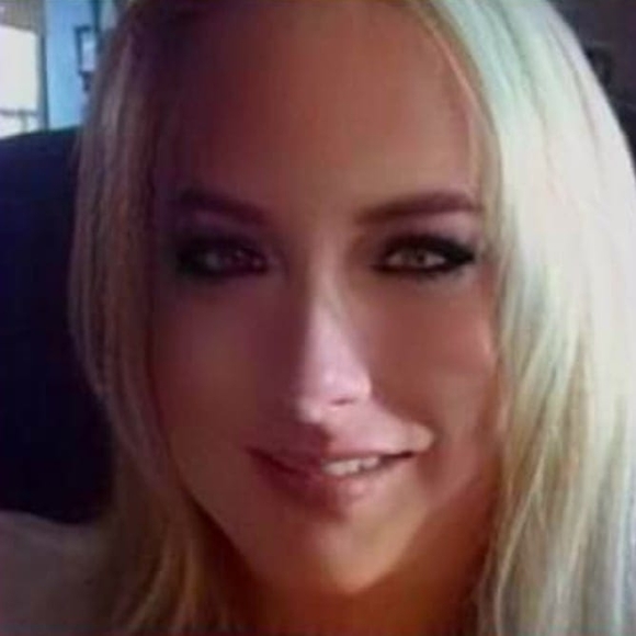 Profile Picture of Laura Hohlt (@lauralynnhohlt) on Poshmark