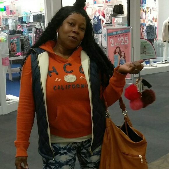 Profile Picture of Da'nai Sinclair (@sellsellgo1) on Poshmark