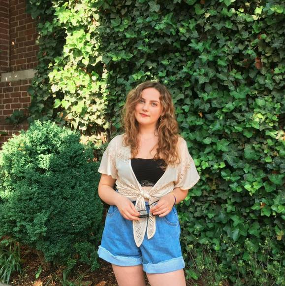 Profile Picture of Julie Gilbertsen (@jewelsg333) on Poshmark