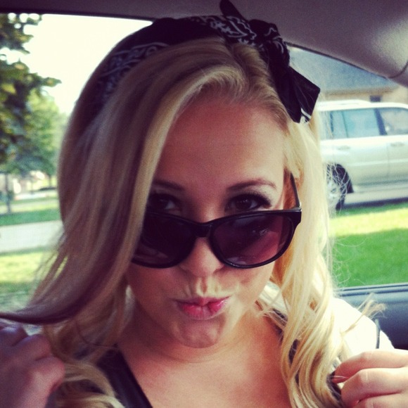 Profile Picture of Agnes Wypych (@honeybear88) on Poshmark