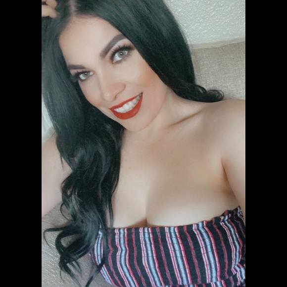 Profile Picture of Irasema Wuence (@irawuence6) on Poshmark