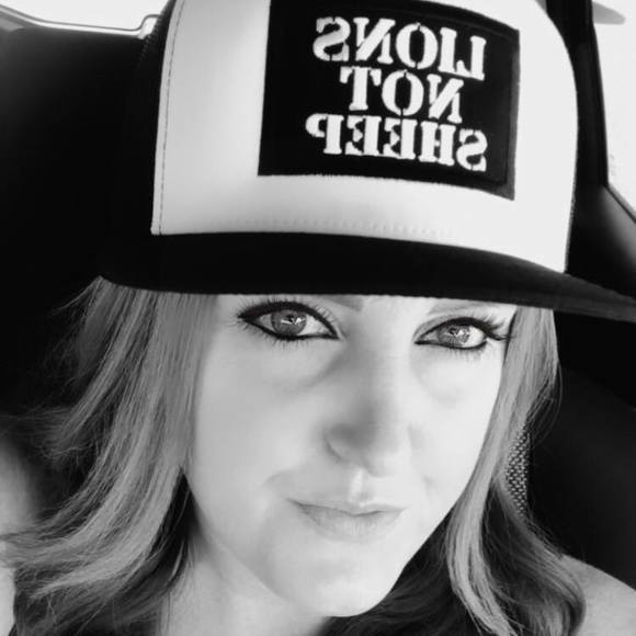 Profile Picture of Janell Ruoff (@janellruoff) on Poshmark