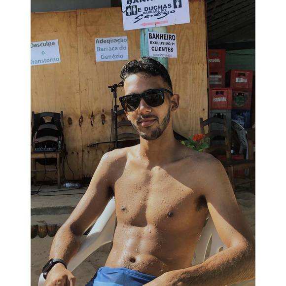 Profile Picture of Carlos Andrade (@carlloos) on Poshmark