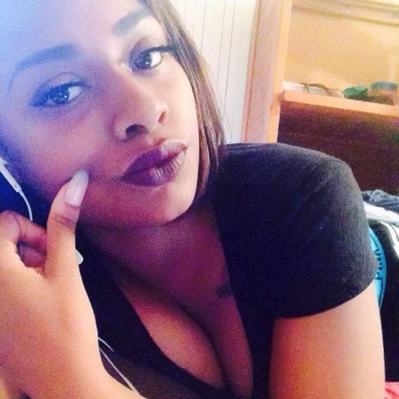 Profile Picture of Monae Monae (@momonaeee) on Poshmark