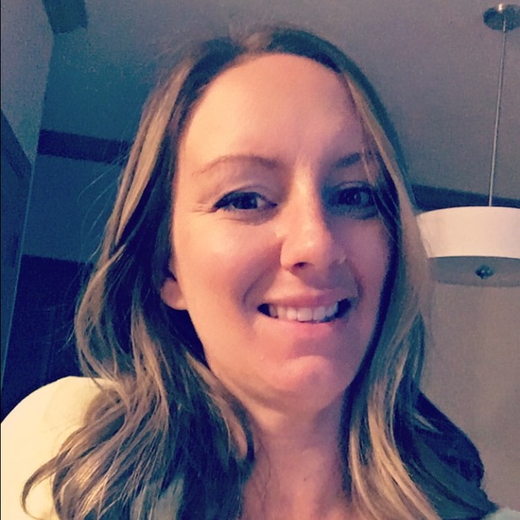 Profile Picture of Amy Ziegler (@kreativog) on Poshmark