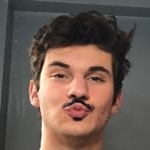 Profile Picture of Dingnut (@aarondumbrother) on Instagram