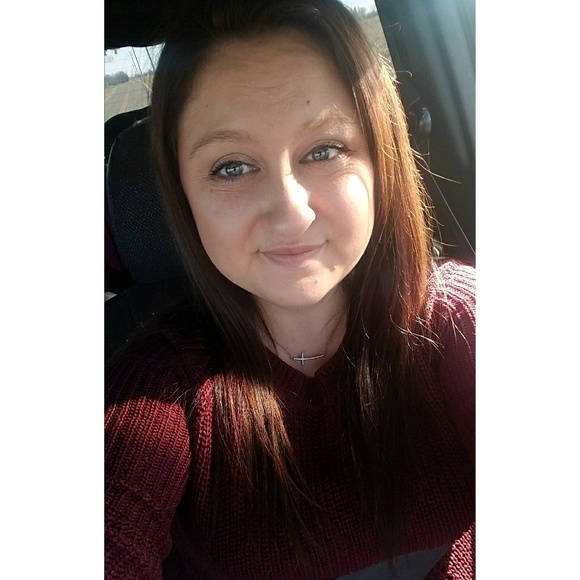 Profile Picture of Ashlee Spegal (@aspegal91) on Poshmark