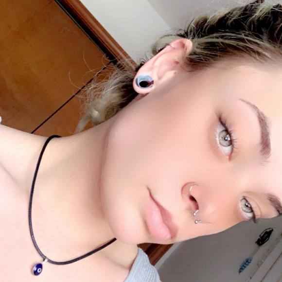 Profile Picture of Faith Wilkie (@faithwilkie) on Poshmark