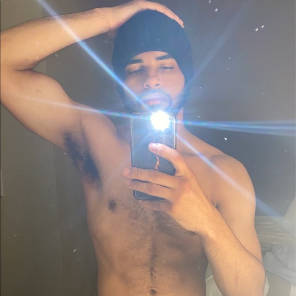 Profile Picture of James Daniels (@dhardent6) on Poshmark